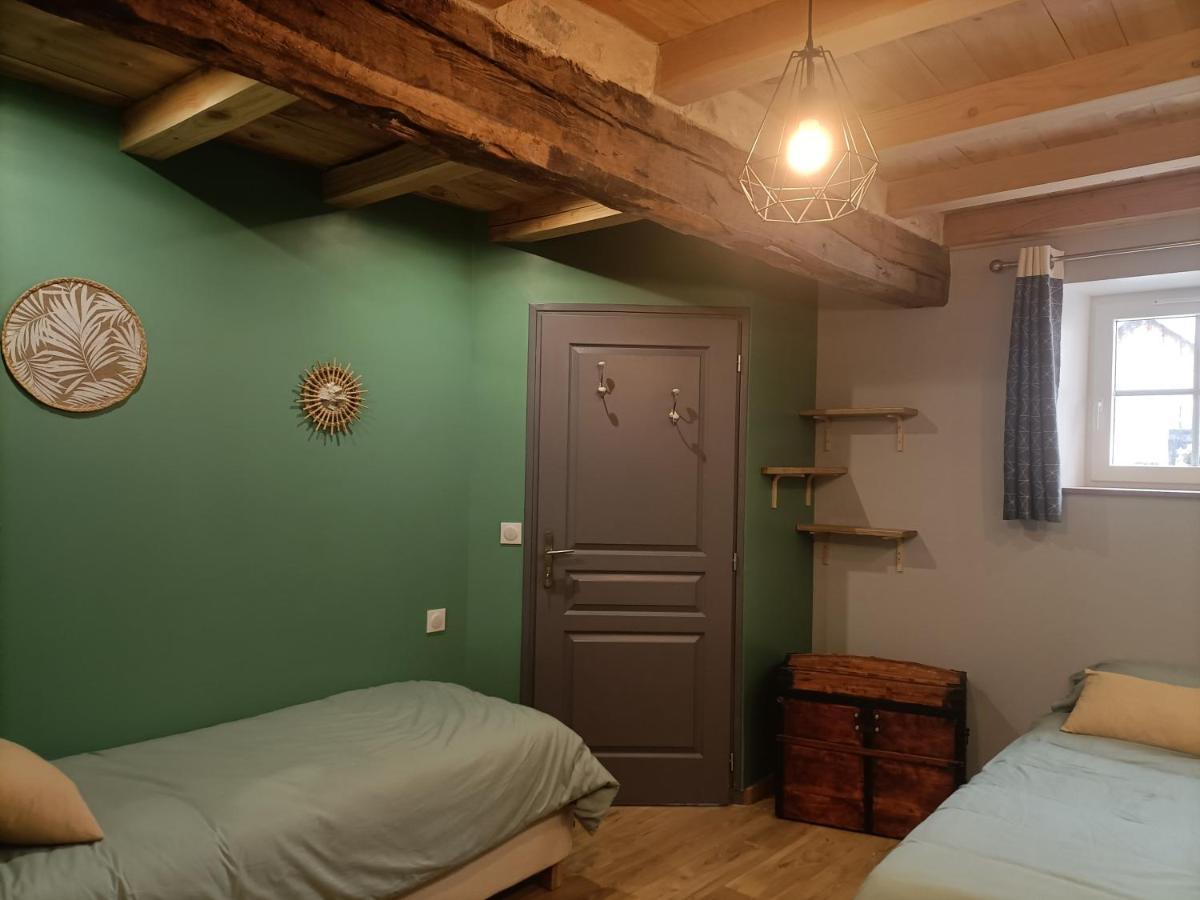 La Grenouille Amoureuse Menat Kültér fotó