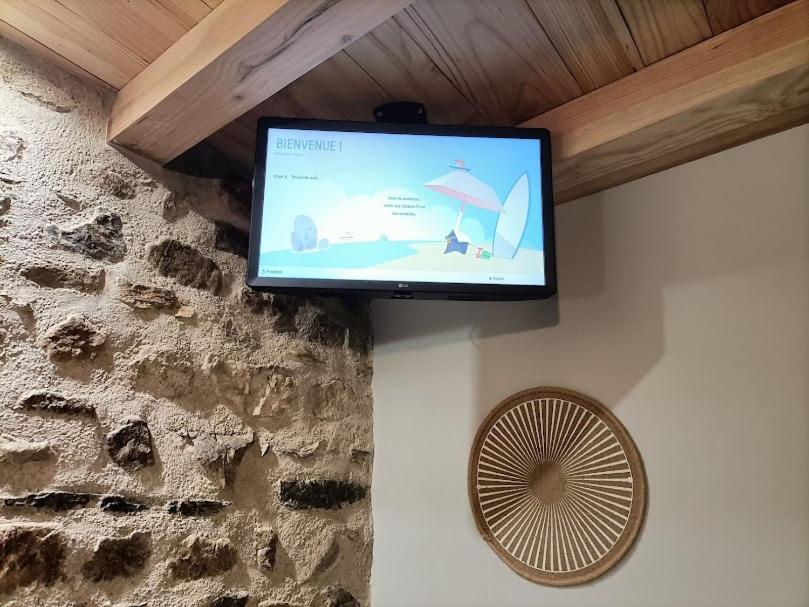 La Grenouille Amoureuse Menat Kültér fotó