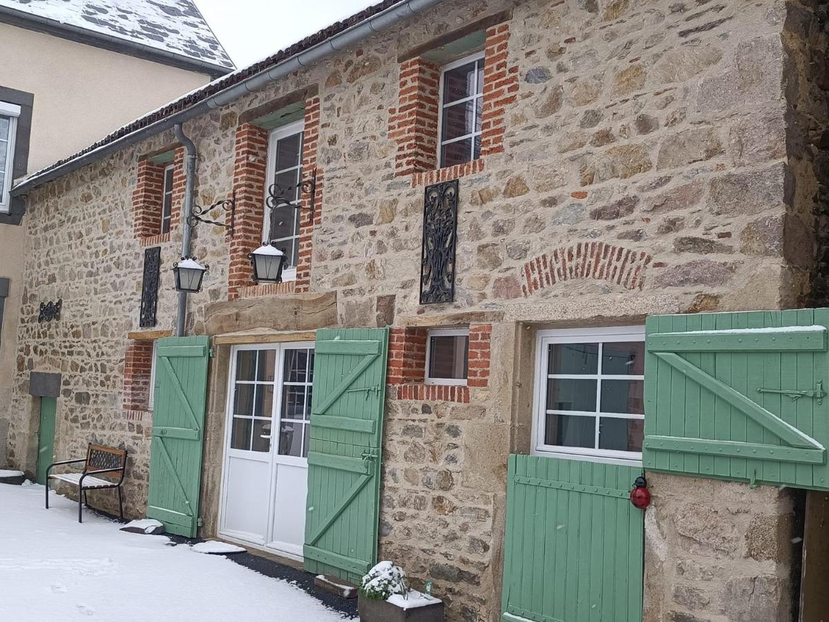 La Grenouille Amoureuse Menat Kültér fotó