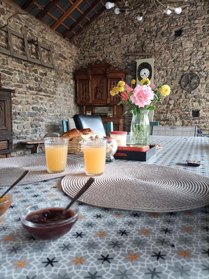 La Grenouille Amoureuse Menat Kültér fotó